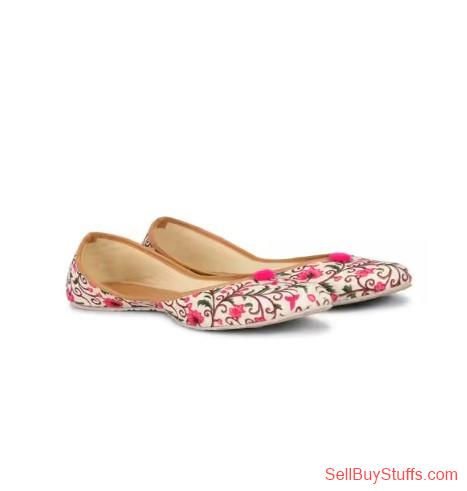 Mumbai Floral Print Juttis