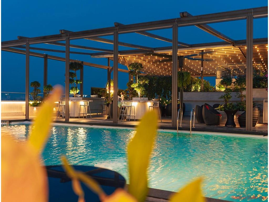 Kochi Stylish and Durable Zipper Outdoor Blinds for All-Weather Protection